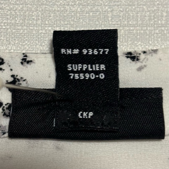 ana Lg Top 3/4 sleeves black white split 1/4 open front geometric print LIKE NEW - Picture 6 of 10